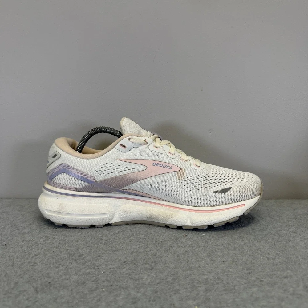 Brooks Ghost 15 Womens Shoes Size 8 Cream Pink Running Sneakers 1203801B199